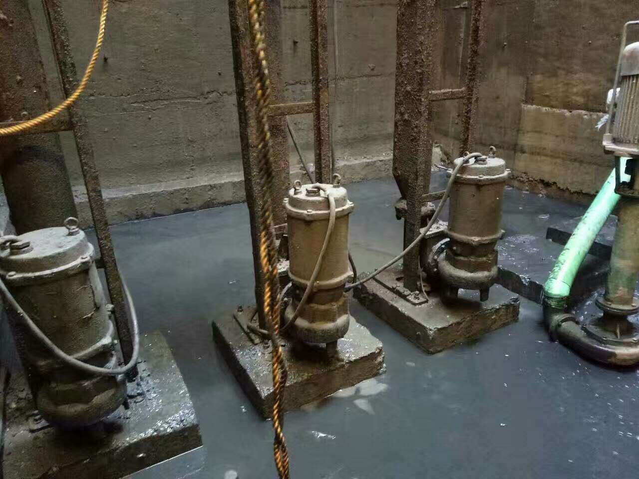 龙门污水池清理